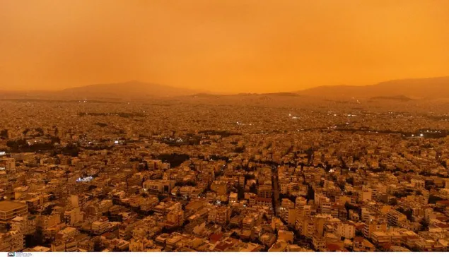 Αφρικανική σκόνη κάλυψε τη χώρα - Πότε υποχωρεί το φαινόμενο