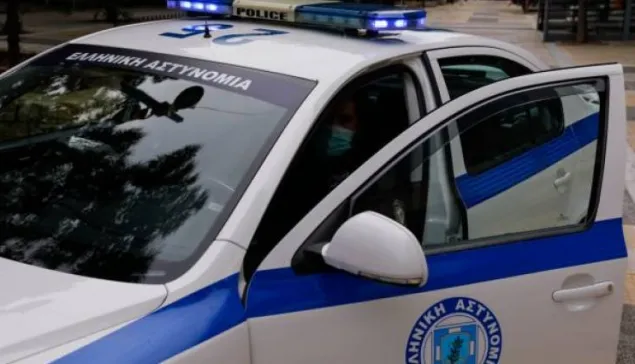 Αιματηρό περιστατικό στο Ηράκλειο: Γυναίκα μαχαίρωσε δύο άτομα και εξαφανίστηκε
