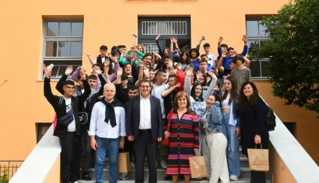 Ο Κώστας Πελετίδης υποδέχθηκε στο νέο δημαρχείο μαθητές από το Κιλκίς