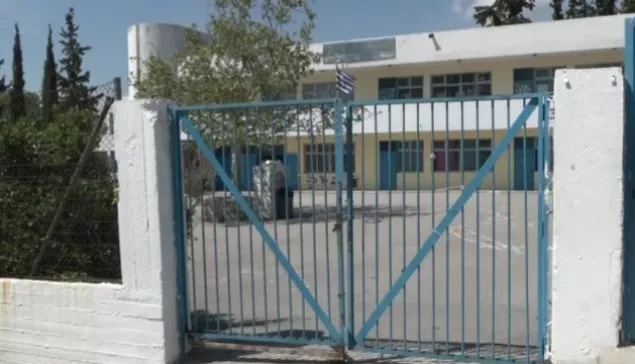 Πόρτα καταπλάκωσε 3 μαθητές σε σχολείο στην Κηφισιά