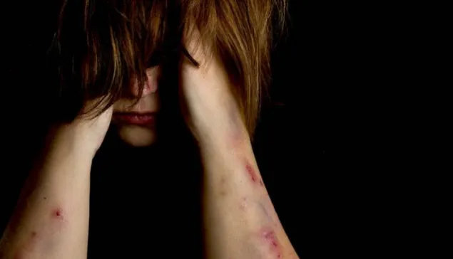 Πειραιάς: Γνώρισε 23χρονη στο Facebook, της επιτέθηκε με φίλους του και αποπειράθηκε να τη βιάσει