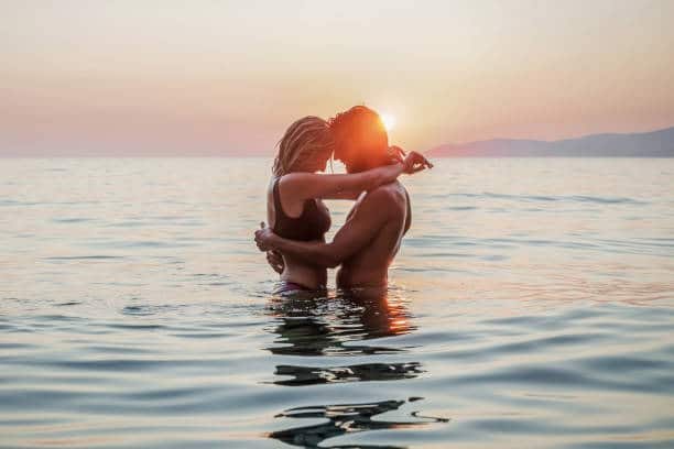 Wanderlove: Γινόμαστε όντως πιο ελκυστικοί το καλοκαίρι