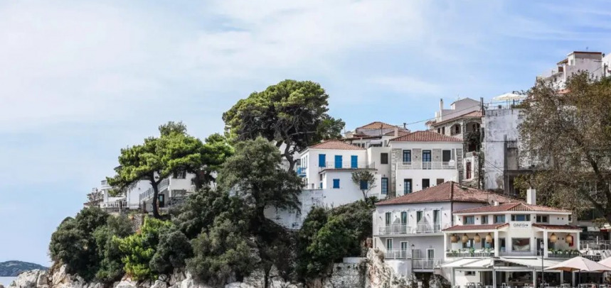 Σκιάθος: Δύο συλλήψεις μετά από άγρια συμπλοκή εργαζομένων – Ένας τραυματίας