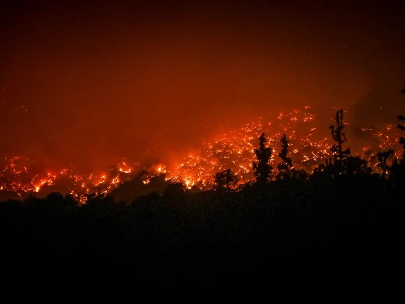 Περισσότερα από 7000 στρέμματα η πληγείσα έκταση από την πυρκαγιά στην Αιγιάλεια – Δείτε χάρτες