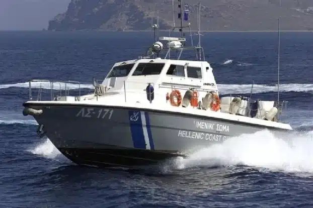 Πάτρα: Προσάραξε ιστιοφόρο στο Δρέπανο – Επιχείρηση του Λιμενικού