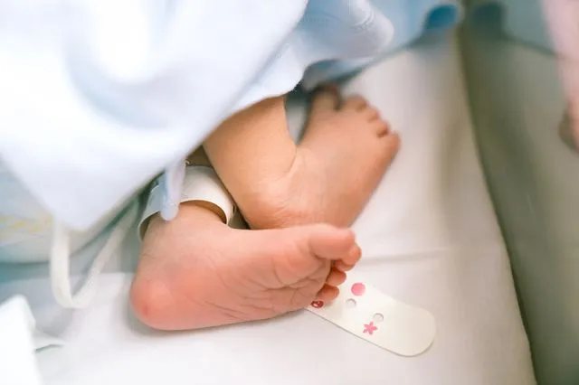 Πάτρα: Θρήνος για μωράκι μόλις 8 ημερών – Νοσηλευόταν στη ΜΕΘ Νεογνών