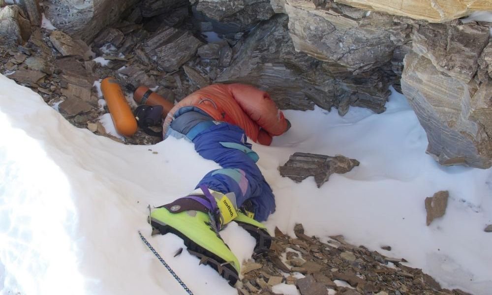 «Green Boots»: Η επικίνδυνη επιχείρηση επιστροφής της σορού που μένει παγωμένη 30 χρόνια στο Έβερεστ