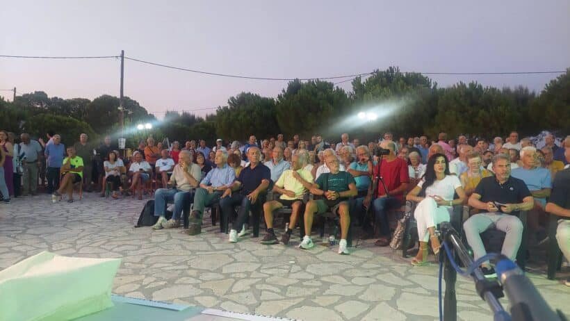 Ακράτα: Μαζική συγκέντρωση διαμαρτυρίας κατοίκων για την πολυετή καθυστέρηση του Αποχετευτικού