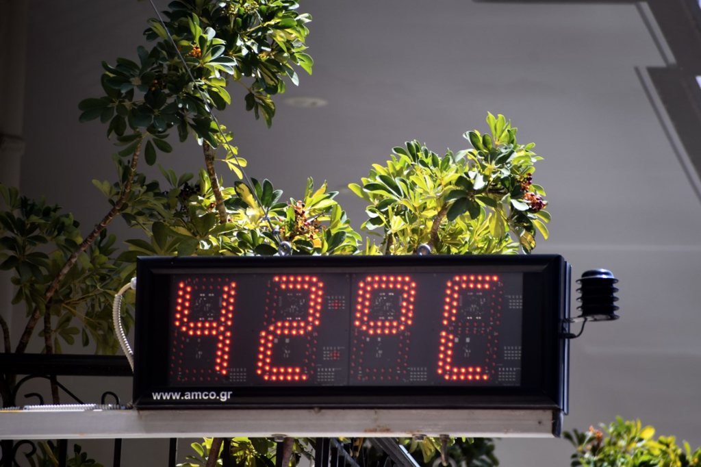 Δυτική Ευρώπη: Ρεκόρ ζέστης στην αρχή του φετινού καλοκαιριού - Στερεύουν τα μεγάλα ποτάμια