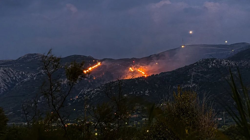 Φωτιά στην Κω: Σηκώθηκαν 3 αεροσκάφη και 2 ελικόπτερα, δείτε φωτογραφίες