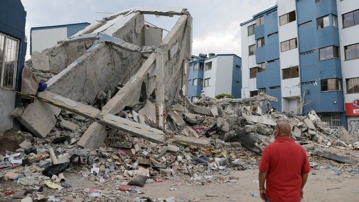 Σεισμός 7,7 Ρίχτερ στην Ινδονησία: Στους 47 οι νεκροί – Μάχη των διασωστών στα συντρίμμια