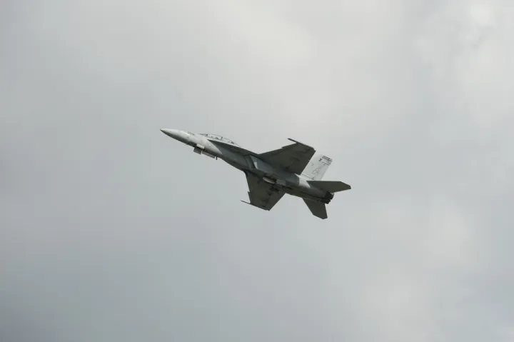 Ισπανικό F-18 του ΝΑΤΟ κατέρριψε drone που παραβίασε τον εναέριο χώρο της Ρουμανίας