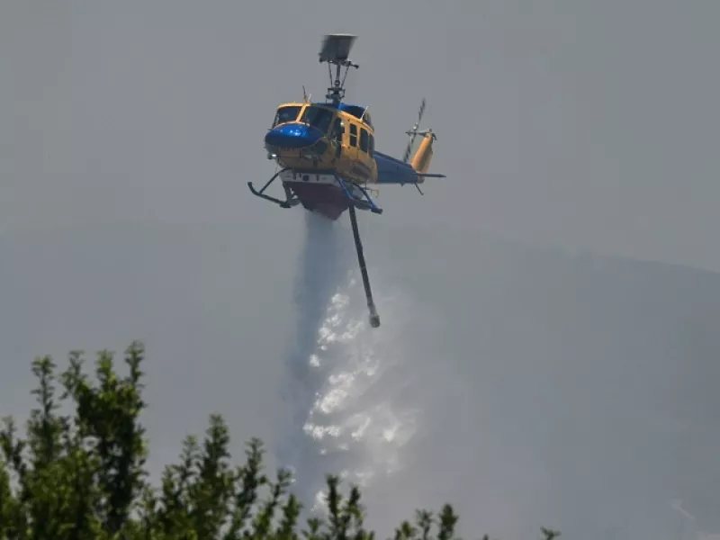Καλάβρυτα: Πυρκαγιά στους Ρωγούς – Επιχειρούν πυροσβέστες και ελικόπτερο
