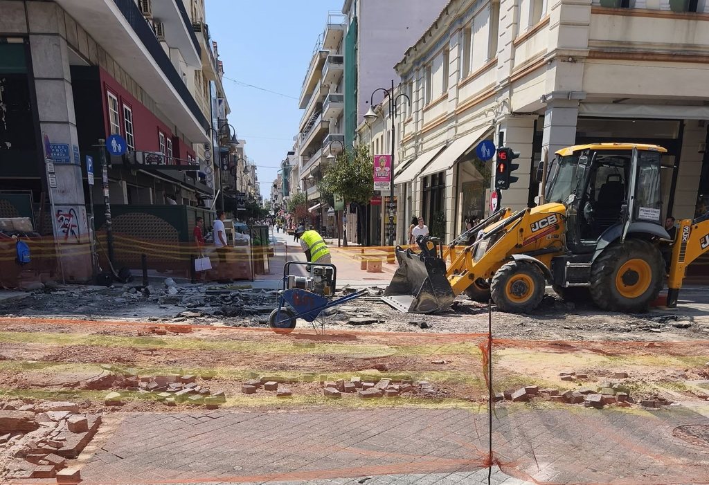 Πάτρα: Ενταση στην Ερμού για τα έργα! “Θα καλέσω την Αστυνομία”! Αιφνιδιάστηκαν άπαντες