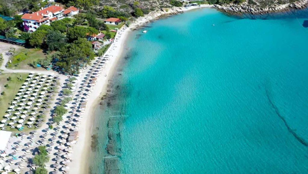 Χαλκιδική: Νέα επιχείρηση για παράνομες ομπρέλες – ”Ξήλωμα” και στον δήμο Κασσάνδρας