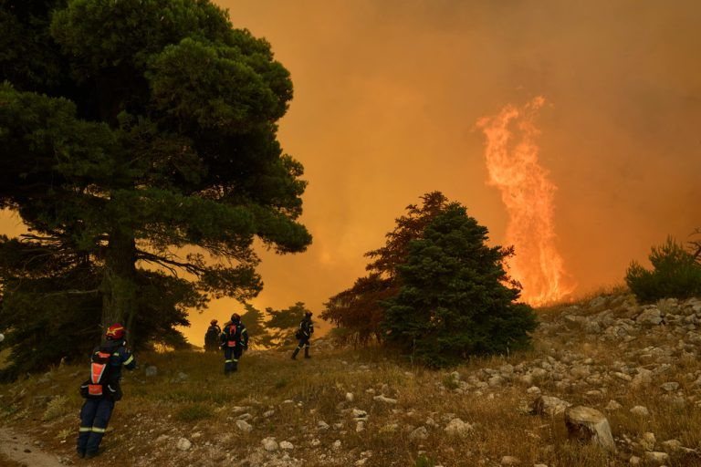 Φωτιά στο Πεντάκορφο Αιτωλοακαρνανίας – Ενισχύθηκαν οι εναέριες πυροσβεστικές δυνάμεις
