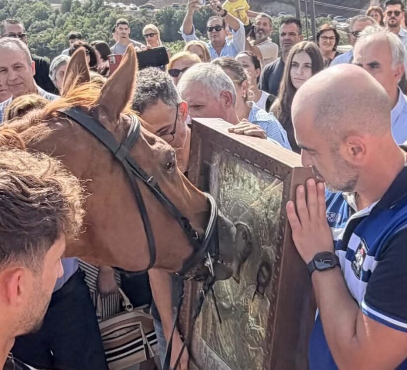 Αχαΐα: Τα άλογα προσκύνησαν και υποκλίθηκαν στην Παναγιά Μακελλαριά