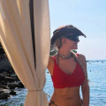 Κατερίνα Λιόλιου: Η καλοκαιρινή mirror selfie με το κόκκινο σορτς που ξεχώρισε