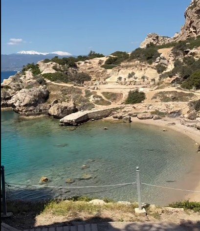 Αχαΐα: Πυροσβέστες απεγκλώβισαν 14χρονο μετά από πτώση στην παραλία Νιφορεϊκα