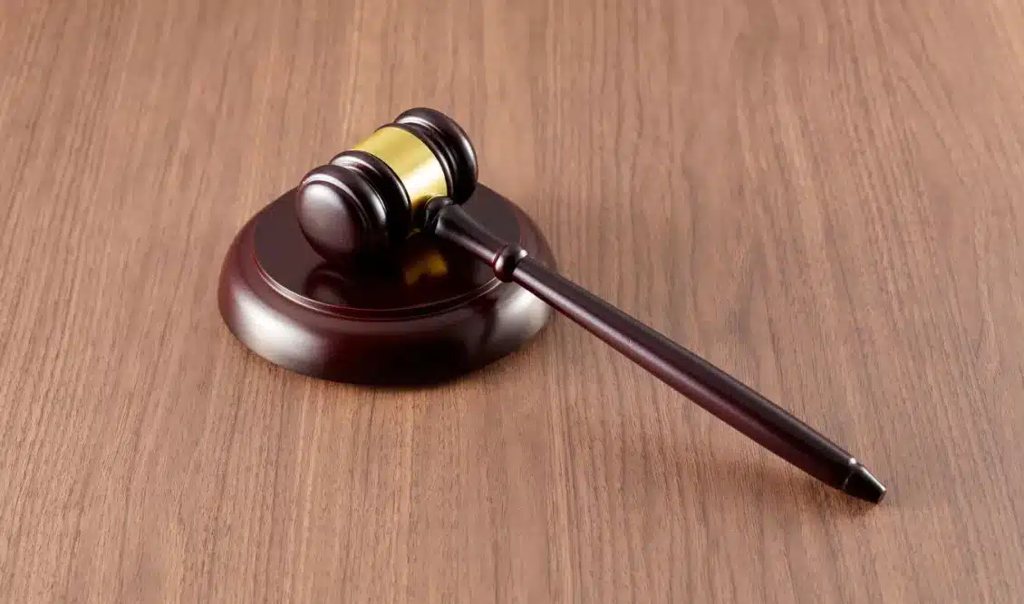 Αναβολή στη δίκη του συζύγου της γνωστής παρουσιάστριας για ενδοοικογενειακή βία – Ο πρόεδρος ζήτησε την αυτοπρόσωπη κατάθεση της καταγγέλλουσας