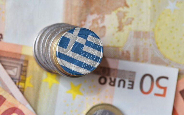 Συντάξεις: Τι αλλάζει για τους συνταξιούχους – Ποιοι μπορούν να φύγουν νωρίτερα και τι ισχύει για το επίδομα των 300 ευρώ