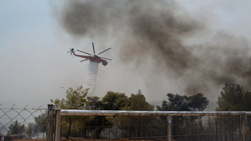 Φωτιά στο Κάτω Σαμικό Ηλείας, καίει ξερά χόρτα