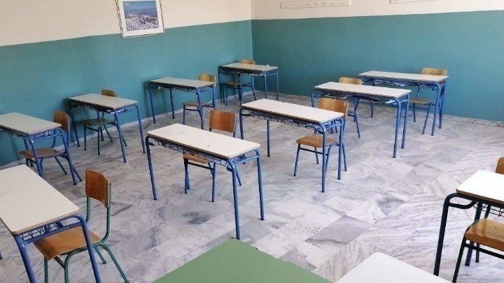 Πηγές του υπουργείου Παιδείας για τα σχολικά βιβλία που παρουσιάζουν διαφορετικές μορφές οικογένειας: «Δεν αποτελούν επιλογές της πολιτικής ηγεσίας»