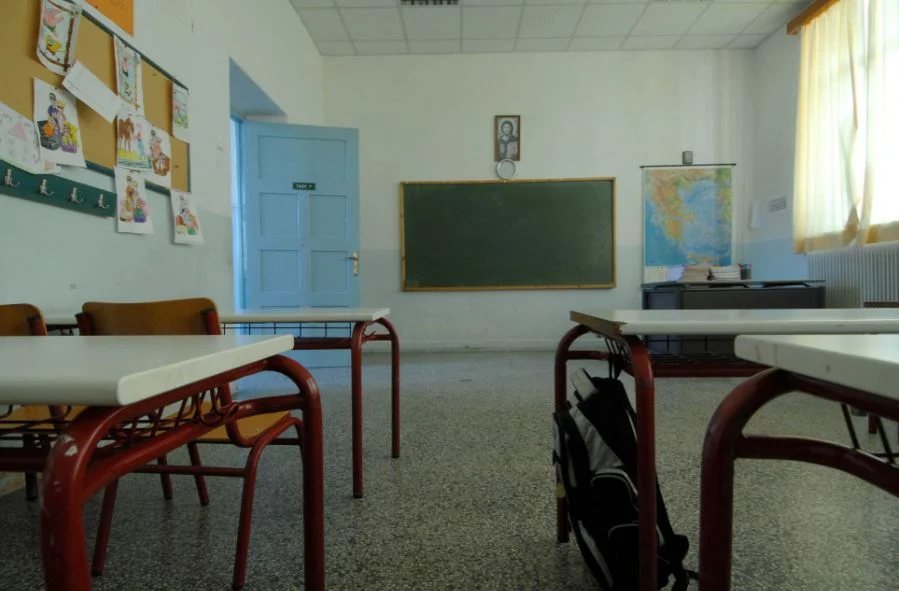 Απουσίες στα σχολεία: Οι 50, οι 114 και τι πρέπει να γνωρίζουν οι γονείς