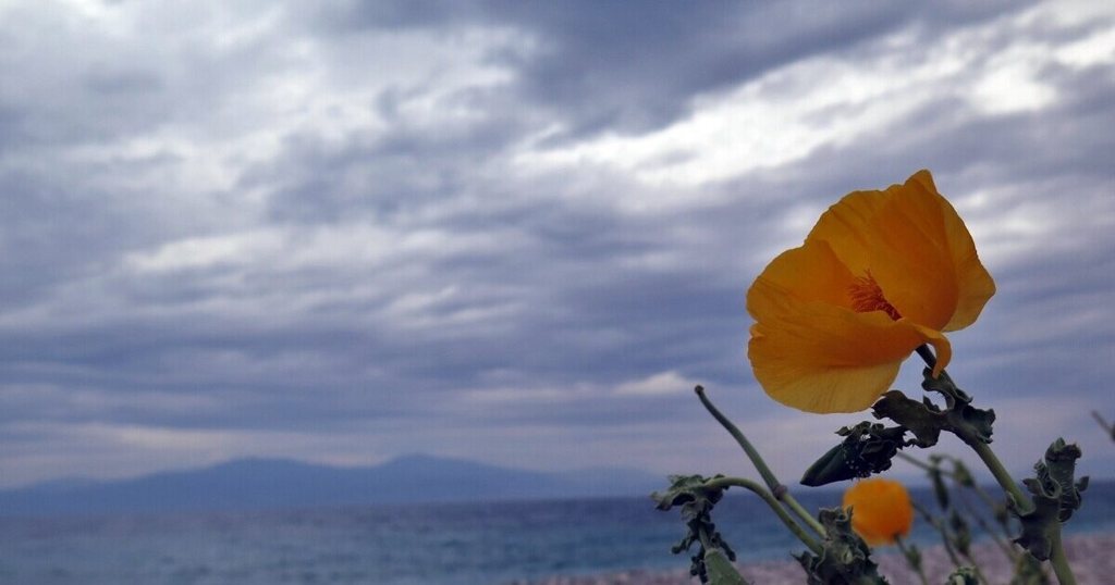 Στροφή στο φθινόπωρο από την Τρίτη: Πτώση της θερμοκρασίας, ισχυροί άνεμοι και τοπικές καταιγίδες