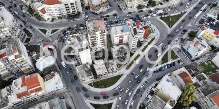 Πάτρα: Κυκλοφοριακό χάος στη Γούναρη – Οι ουρές των αυτοκινήτων φτάνουν μέχρι την Ομόνοια