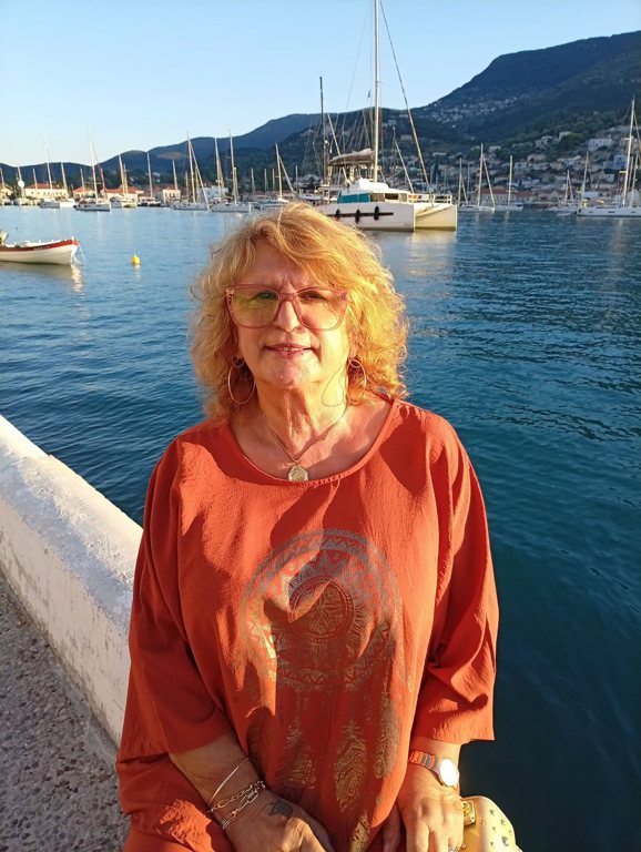 Πάτρα: Ξέσπασε η Βιβή Παξινού: Αφήστε με ήσυχη!