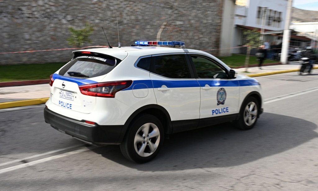 Ζεφύρι – Πυροβολισμοί τα ξημερώματα με στόχο σταθμευμένο αυτοκίνητο – Επτά κάλυκες στο σημείο