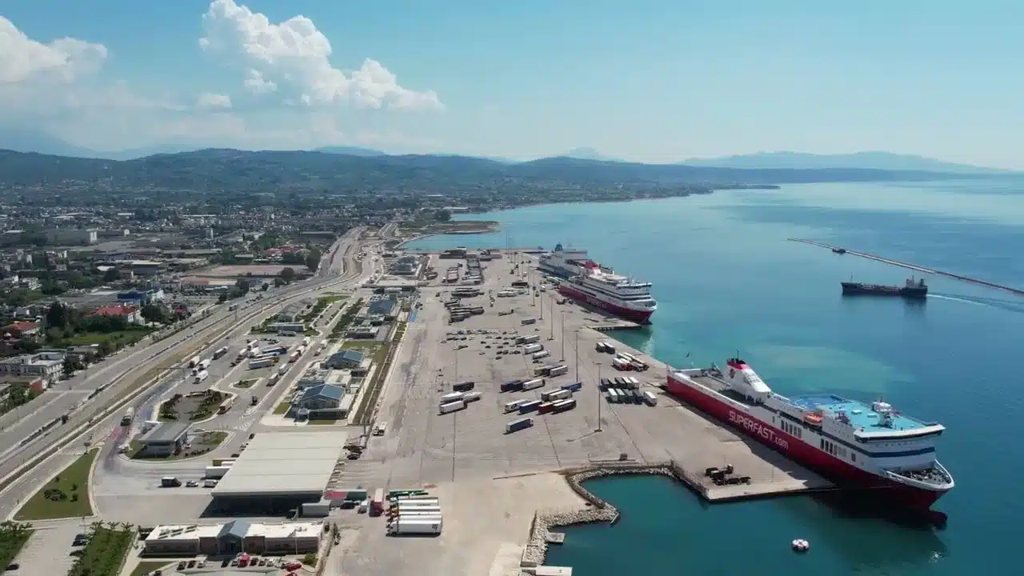 Λιμάνι Πάτρας: Παραπάτησε και έπεσε από το πλοίο στην θάλασσα