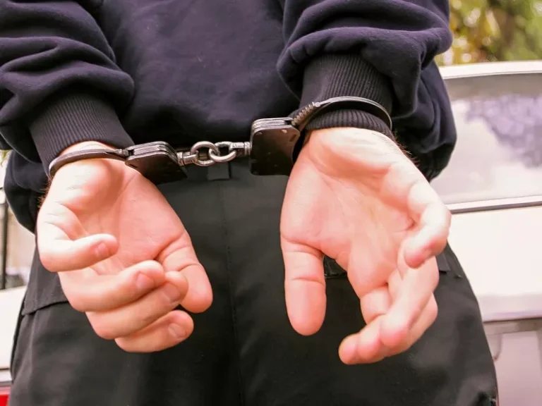 Αστυνομικός στο Καρπενήσι έστησε παγίδα σε απατεώνες – Πήγαν να πάρουν τη σακούλα με τα «κοσμήματα»