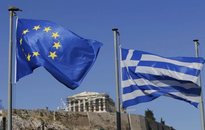 Scope Ratings: Αναβάθμισε την Ελλάδα σε BBB+ με σταθερές προοπτικές