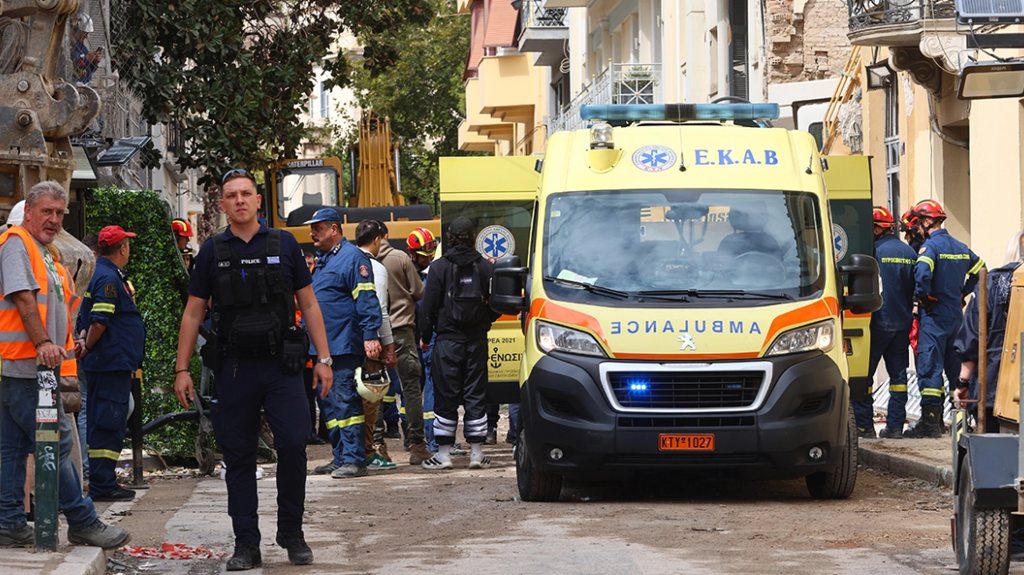 Τραγικός επίλογος στην κατάρρευση του κτηρίου στην Πλάκα, νεκροί και οι έξι αγνοούμενοι, εντοπίστηκαν οι δύο τελευταίες σοροί