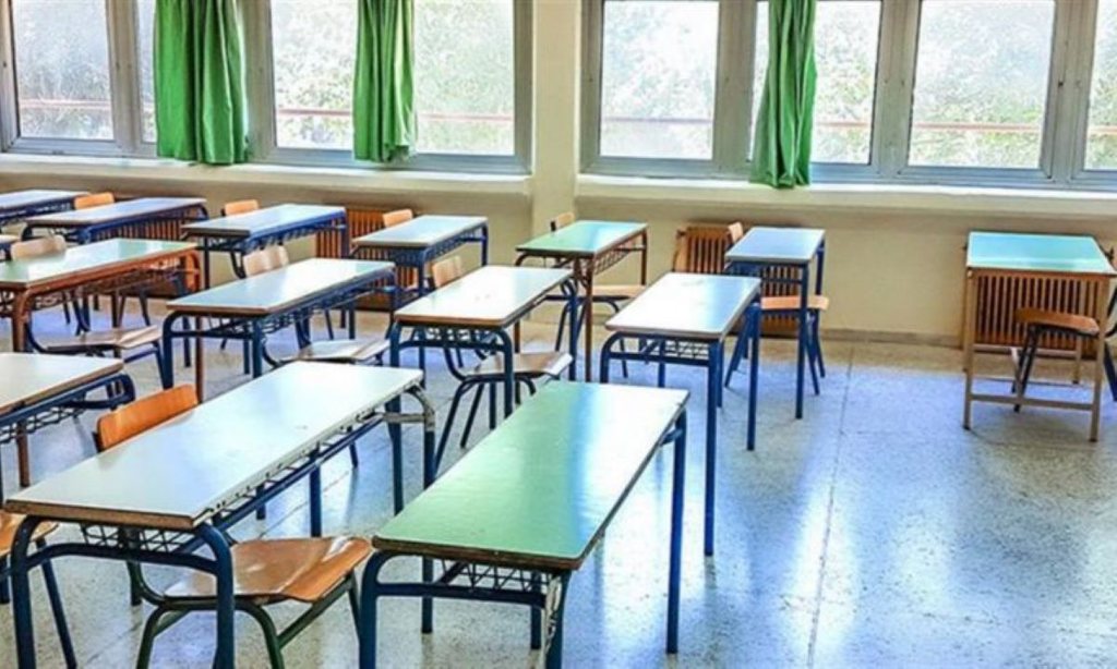 Ο Κασιδιάρης έκανε δωρεά σε σχολείο στα Μέγαρα και ο σύλλογος γονέων τη δέχτηκε – Οργή από τους εκπαιδευτικούς