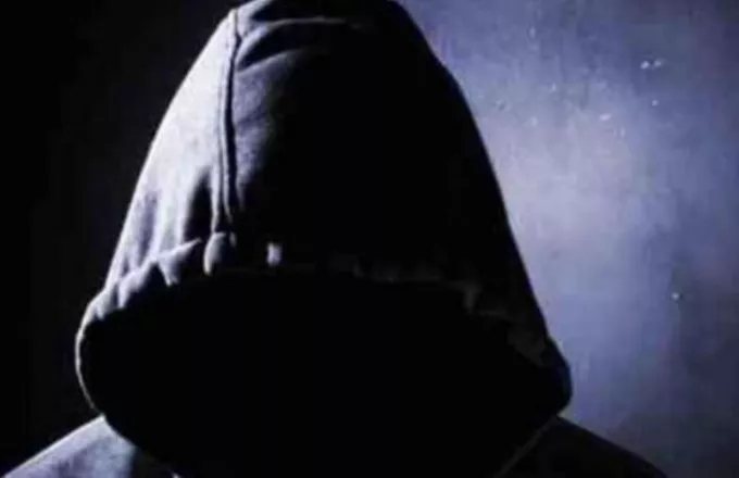 Πάτρα: Κουκουλοφόροι επιχείρησαν να «χτυπήσουν» σπίτι – Ανθρωποκυνηγητό από την Αστυνομία