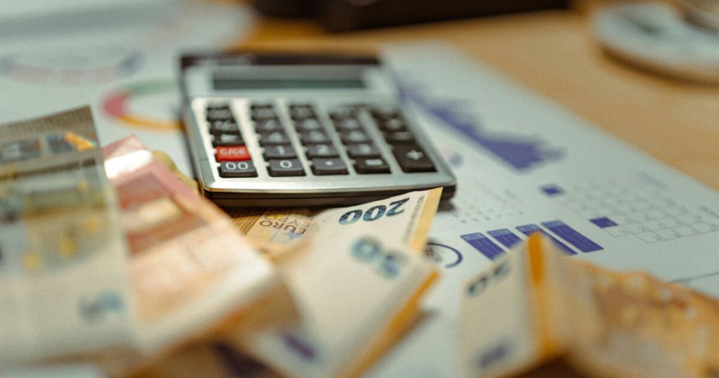 120 δόσεις για χρέη σε Εφορία και Ταμεία: Ποιοι μπαίνουν στη νέα ρύθμιση – Οι προθεσμίες και οι αλλαγές για servicers