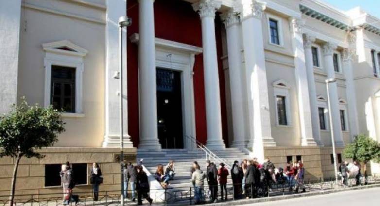 Πάτρα: Συναγερμός στο Δικαστικό Μέγαρο – Εκκενώθηκε μετά από απειλή για βόμβα