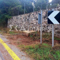 Καλάβρυτα: Μετά τον οδοντωτό, τώρα αφαιρούν και τις κολώνες φωτισμού από επικίνδυνους κόμβους