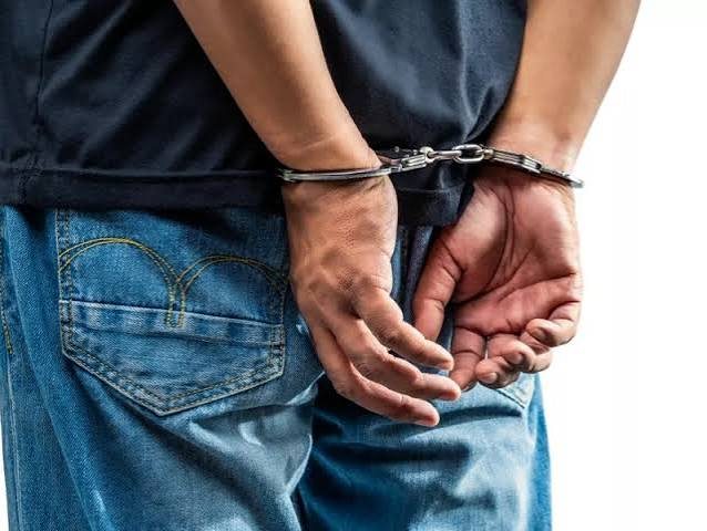 Θεσσαλονίκη: Χειροπέδες σε 17χρονο για επίθεση σε συμμαθητή του – Τον απείλησε για να παραιτηθεί από το σχολικό συμβούλιο