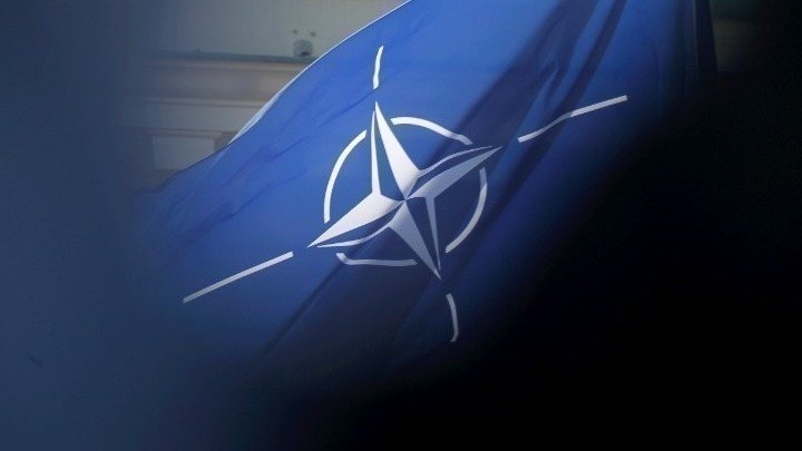 Υπόθεση διαφθοράς στο ΝΑΤΟ: Συλλήψεις για δωροδοκίες και πλαστά τιμολόγια