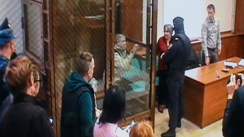 Η φρίκη που έζησε για 4,5 χρόνια ο Αμερικανός που απελευθέρωσε ο Πούτιν μετά από αίτημα του Τραμπ: Τον χτυπούσαν, του έκαναν ηλεκτροσόκ και τον εξευτέλιζαν