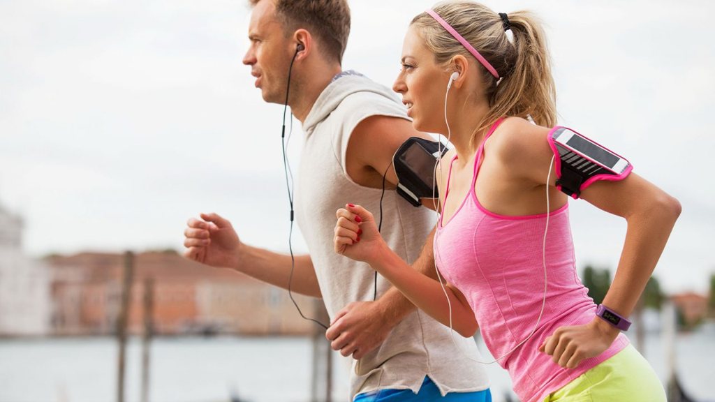 Σε ποια ηλικία αρχίζουμε να γερνάμε; Η δύναμη και η αντοχή χάνονται νωρίς, αλλά η πορεία μπορεί να αναστραφεί