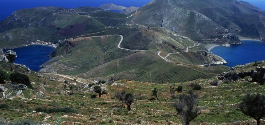 Φθινόπωρο στο τιμόνι: 5 ελληνικές διαδρομές που αξίζουν περισσότερο από ένα supercar