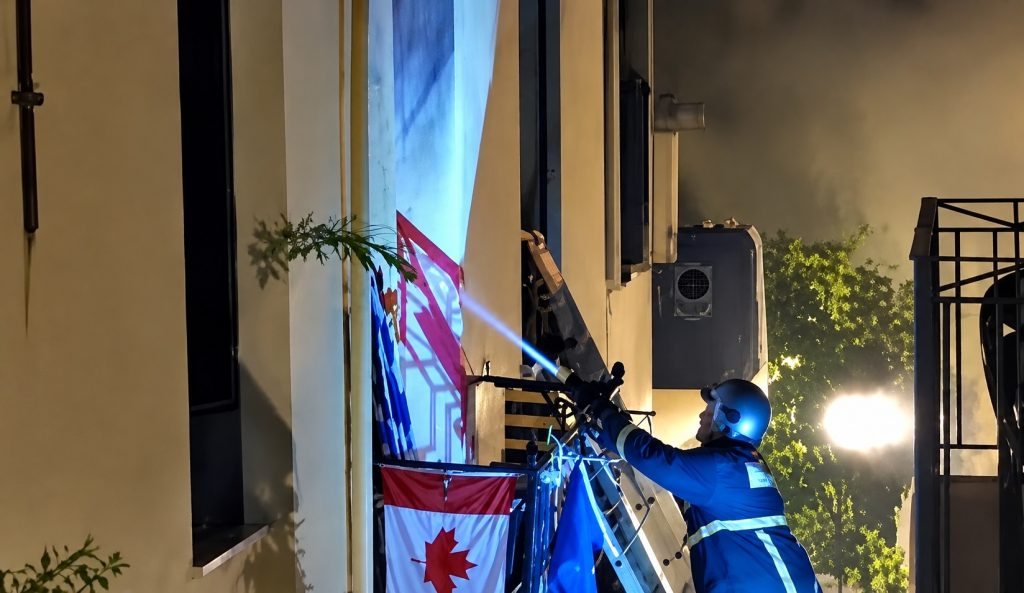 Iερέας έβαλε φωτιά στο σπίτι της πρώην συζύγου του στα Χανιά – «Με καθοδηγούσε ο Αρχάγγελος Γαβριήλ»